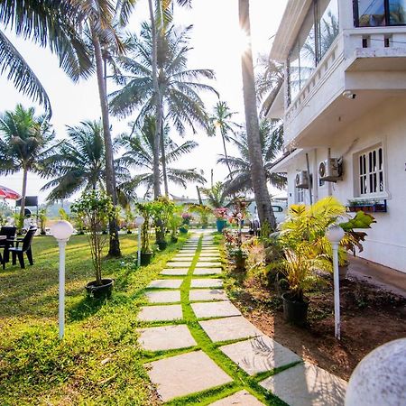 White House In Goa, Truly Amazing Experience Bed and Breakfast Saligao Exterior foto
