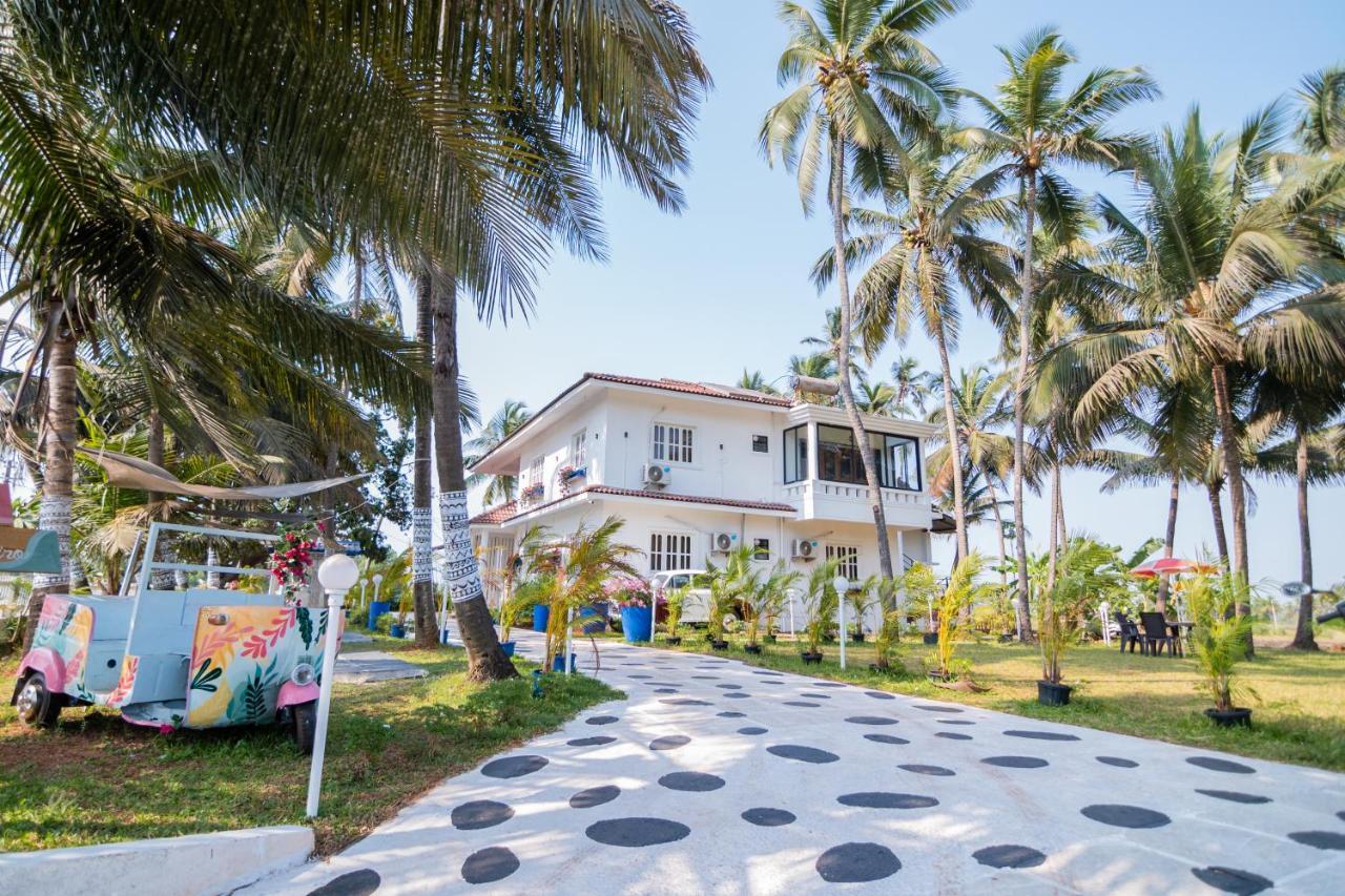 White House In Goa, Truly Amazing Experience Bed and Breakfast Saligao Exterior foto
